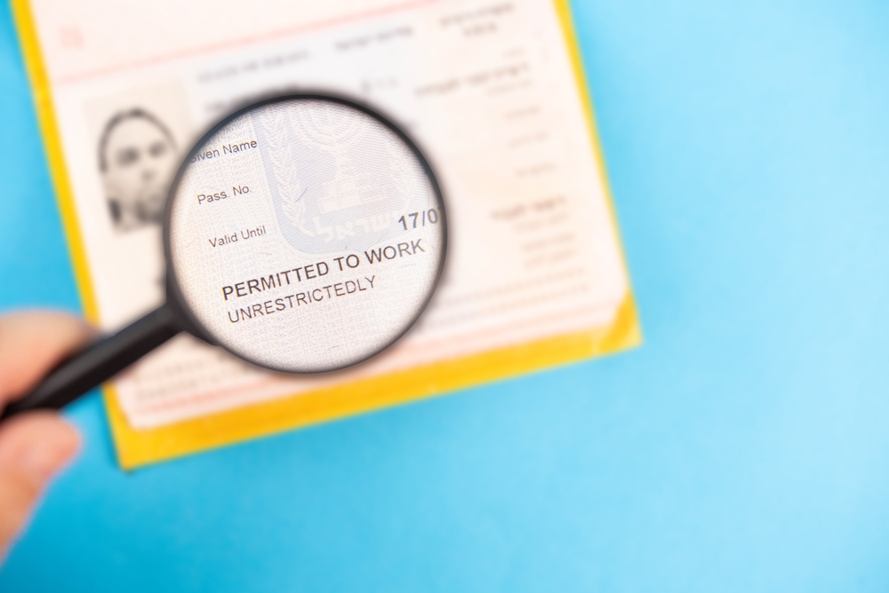 在留資格の審査完了　イメージ画像