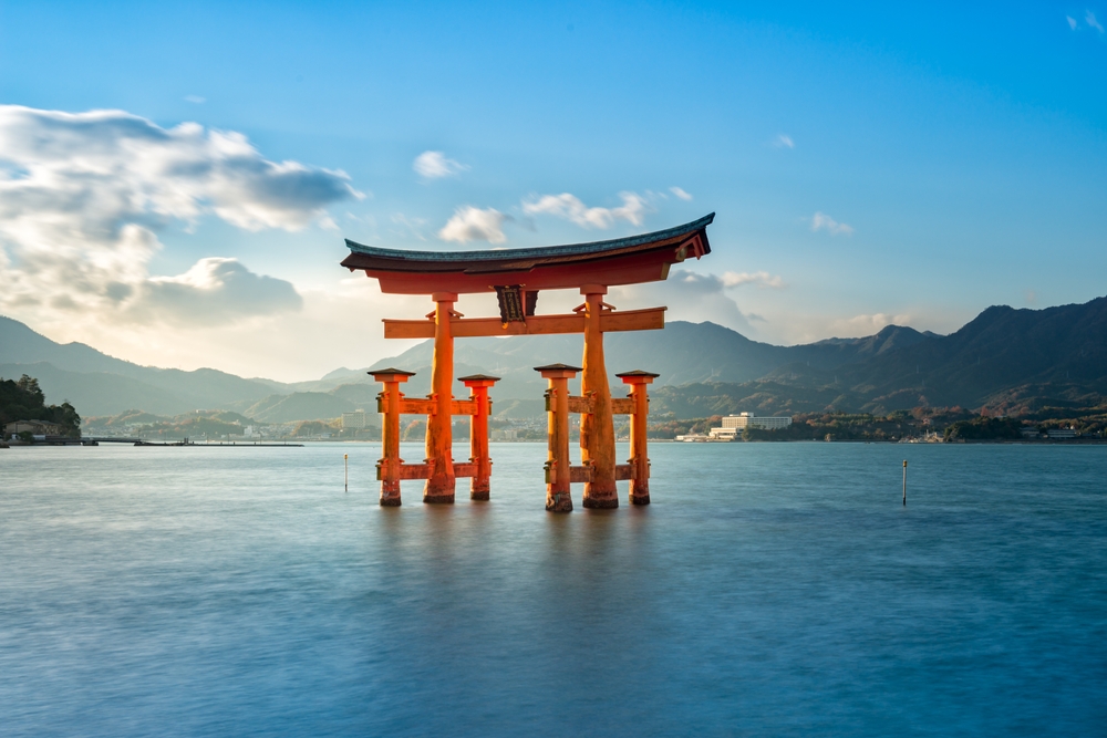 広島県の観光スポット「宮島」にある厳島神社の画像