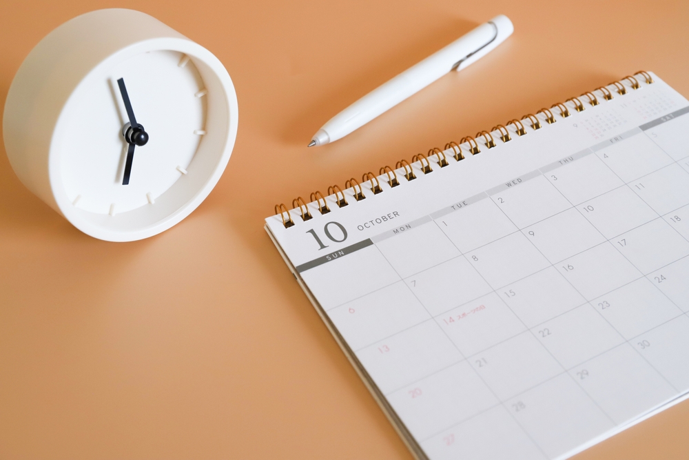 カレンダーと時計の画像