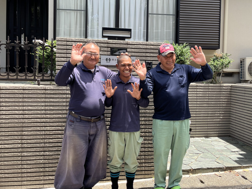 左から長谷川さん、イヴァンさん、サンチェスさん