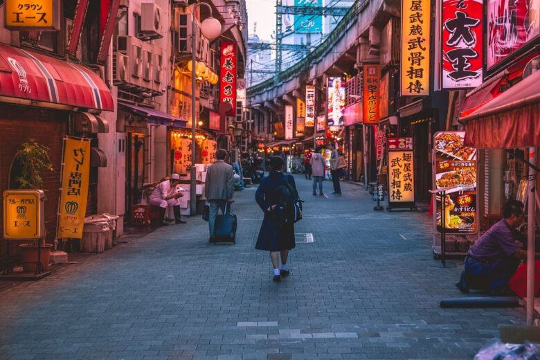 日本の商店街の画像